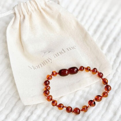 barnsteen amber armband voor baby en peuter helpt bij pijnlijke doorkomende tandjes en onrust